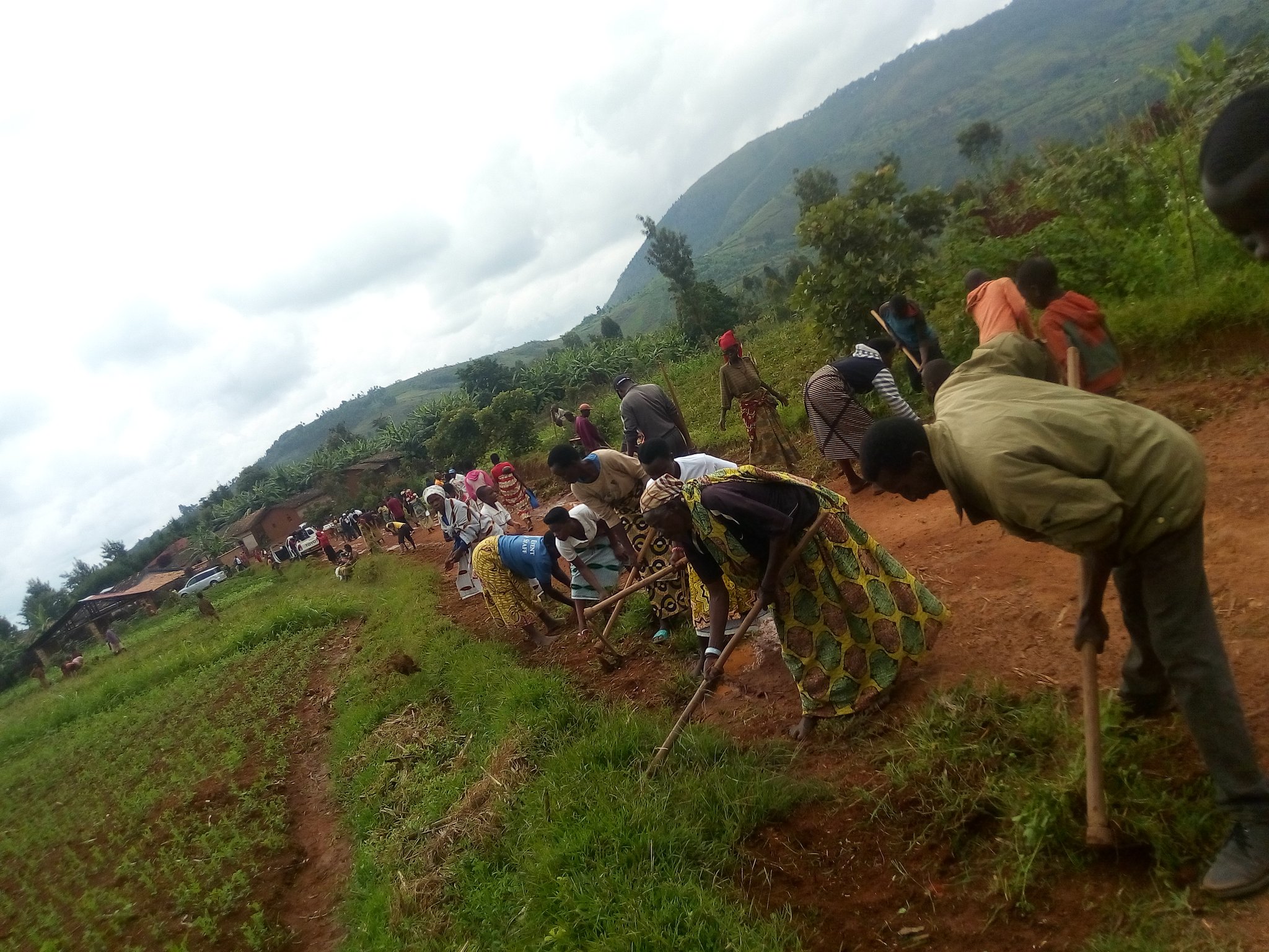BURUNDI : TDC – Entretien de la route GIKO – SHUMBA à BUKEYE / MURAMVYA