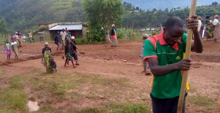 BURUNDI : TDC – La route RUSHUBI – RUYANGE et le terrain de jeux de RUYANGE / BUJUMBURA
