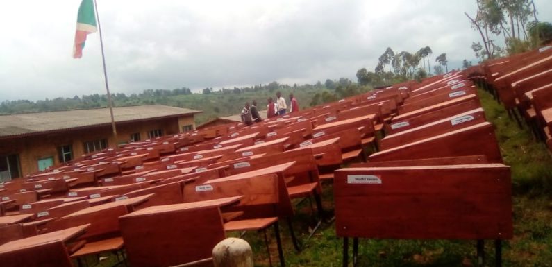 BURUNDI : WORLD VISION offre 980 pupitres aux écoles de MURAMVYA