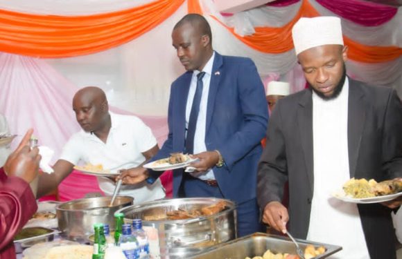 BURUNDI : Le Gouverneur à la Fête de L’ AÏD à MUYINGA