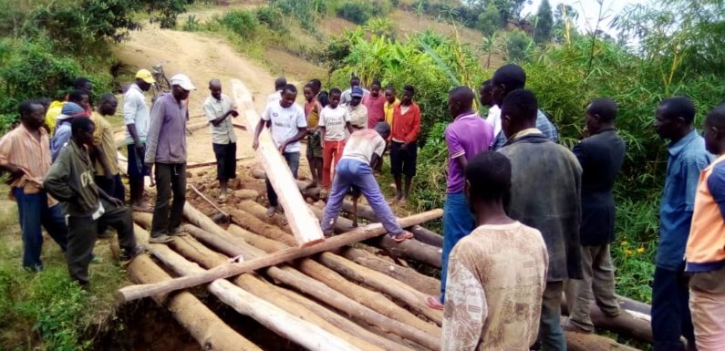 BURUNDI : TDC – Un pont au dessus de la rivière KIBENGA à RABIRO / MAKAMBA
