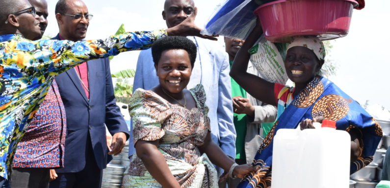 BURUNDI : Aide à 886 familles du site KINYINYA II à GATUMBA / BUJUMBURA