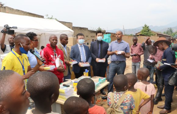 BURUNDI : Remise d’un don de kits scolaires à MUHA / BUJUMBURA