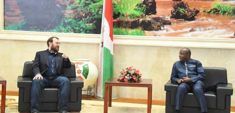 Burundi : Visite de HOSKINSON Charles, co-créateur d’ ETHEREUM et créateur de CARDANO – ADA