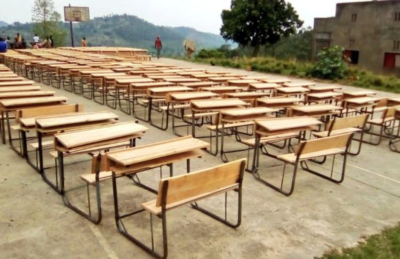 BURUNDI : 300 bancs distribués dans les écoles de NTEGA / KIRUNDO