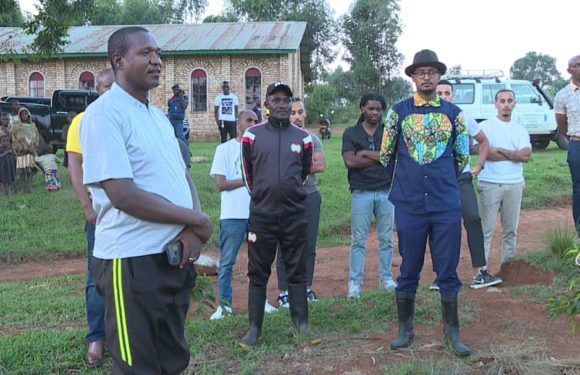 BURUNDI : Des jeunes Néerlandais visitent le secteur café à BUHIGA / KARUSI