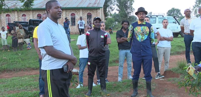 BURUNDI : Des jeunes Néerlandais visitent le secteur café à BUHIGA / KARUSI