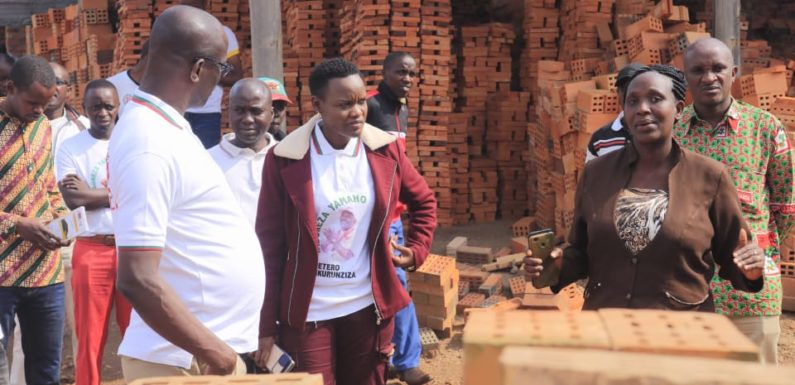 Burundi : Le SG du CNDD-FDD visite SOBRIT à MWUMBA / NGOZI