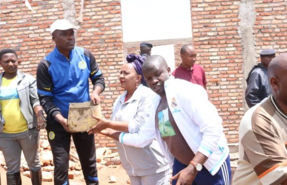 BURUNDI : TDC – Construisant l’ ECOFO DE BUTIRABURA à GASORWE / MUYINGA