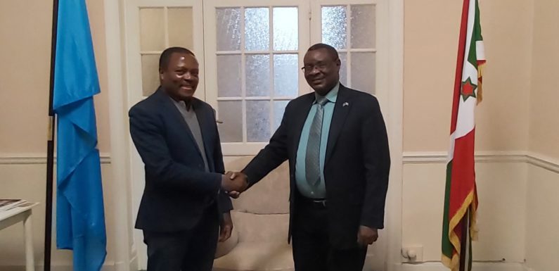 BuRuNDi  : Ambassadeur NTaHiRaJa Thérence recevait Ambassadeur RuHoMVYuMWoRo Pascal à Bruxelles