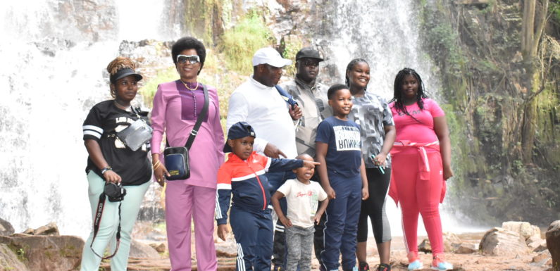 BuRuNDi : La famille du Chef d’Etat a visité les chutes de KaReRa à MuSoNGaTi / RuTaNa