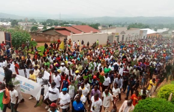 BuRuNDi : 3.000 citoyens marchent à MaKaMBa suite à la fin des sanctions UE – USA