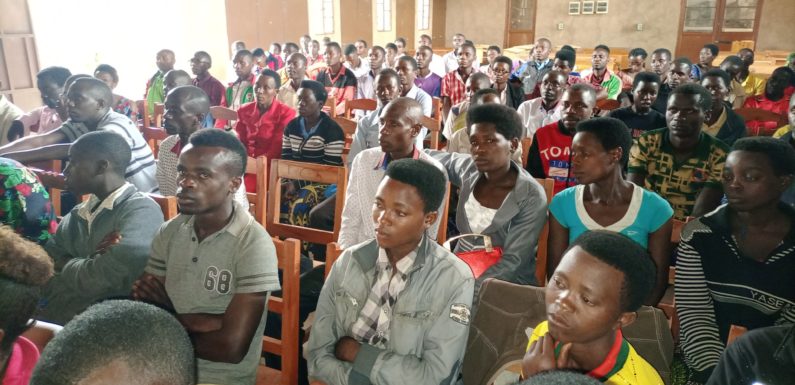 BuRuNDi : Le CNDD-FDD sensibilise les sans emplois de SoNGa / BuRuRi