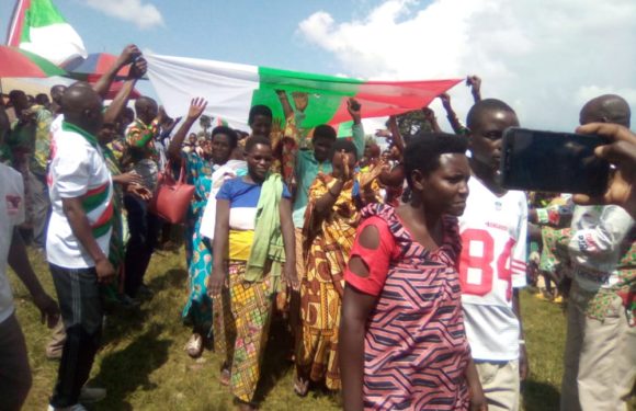 BURUNDI : Le CNDD-FDD en colline Gihinga accueille 103 nouveaux militants / Mwaro
