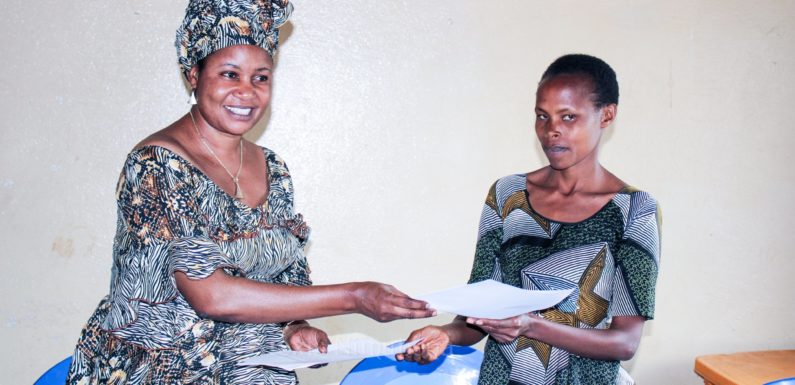 Burundi : Hello-B donne 1,2 Millions BIF à l’AJVCI à Isare / Bujumbura