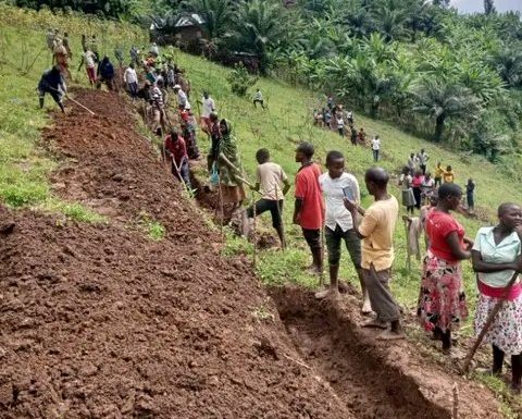 Burundi : TDC – Tracer des courbes de niveau à Muyebe en commune Musigati / Bubanza