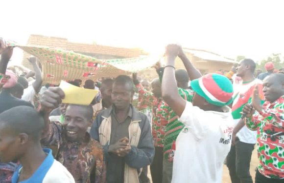 Burundi : Le CNDD-FDD  Makamba accueille, comme bagumyabanga, 125 ex-CNL