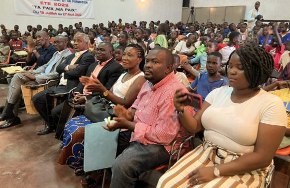 Burundi : La diaspora offre du matériel informatique au Centre Jeune Kamenge / Bujumbura