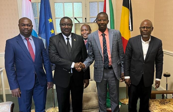 Amb. Ntahiraja Thérence reçoit en Belgique une délégation de l’ Université du Burundi