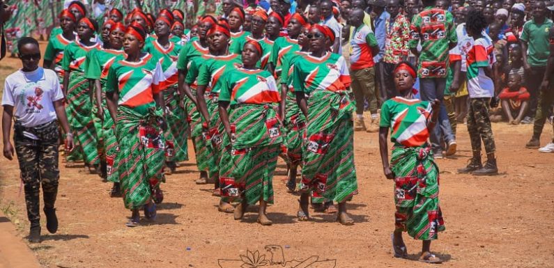 Burundi : Les femmes CNDD-FDD à Bugabira fêtent – Umukenyererarugamba day – / Kirundo