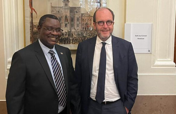 Burundi / Belgique : Amb. Ntahiraja Thérence reçu par M. Fabrice Cumps, Bourgmestre d’Anderlecht