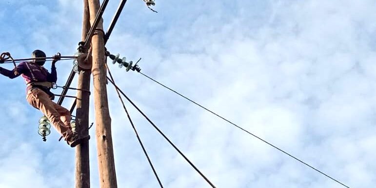 Burundi : Les habitants de Kiganda heureux d’être réalimentés en électricité / Muramvya