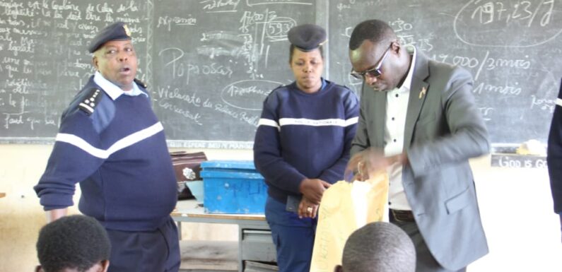 Burundi / Ethnicisation coloniale : 50 Hutu, 29 Tutsi et 1 Twa au test de police à Muramvya