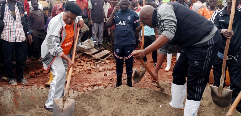 Burundi : TDC – Préparer du béton pour paver 3 classes de l’ECOFO de Kidasha / Ngozi