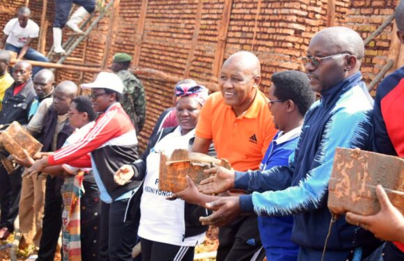 Burundi : TDC – Construire des salles de réunions à Gitaramuka / Karusi