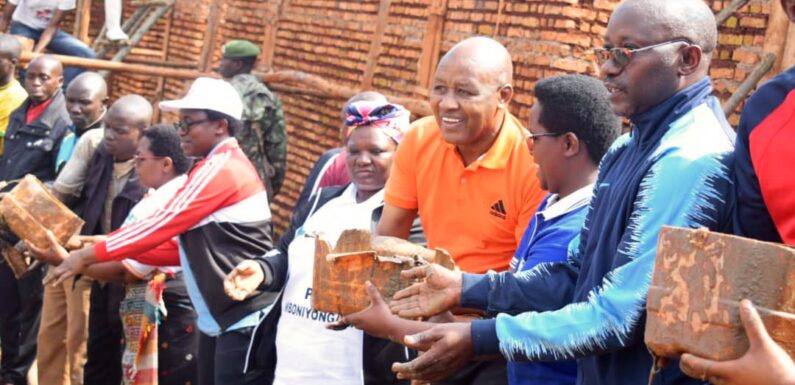 Burundi : TDC – Construire des salles de réunions à Gitaramuka / Karusi