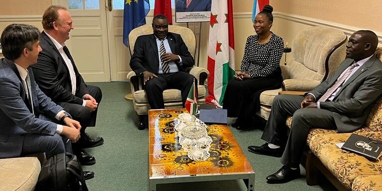 L’Ambassade du Burundi en Belgique accueille deux Directeurs Généraux d’ENGIE, multinationale France