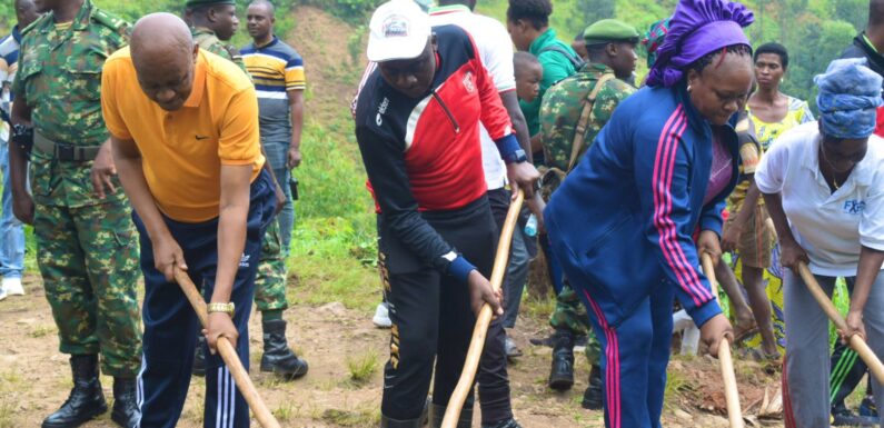 Burundi : TDC – Entretien d’une route à Kanyosha / Bujumbura