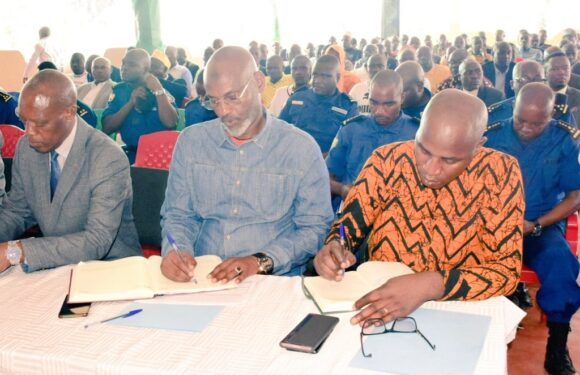 Burundi : Visite du Premier Ministre à Muyinga pour vérifier la taxation minière / Buhumuza