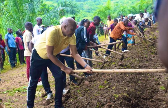 Burundi : TDC – Entretien d’une route à Bugarama, Rumonge / Burunga
