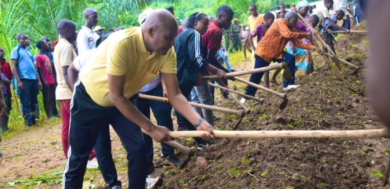 Burundi : TDC – Entretien d’une route à Bugarama, Rumonge / Burunga