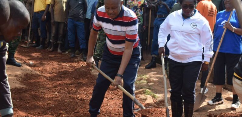 Burundi : TDC sur une route reliant les communes de Ruyigi et Butezi / Buhumuza