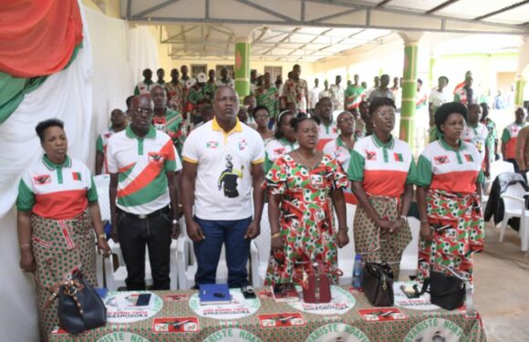 Burundi: Réunion du CNDD-FDD à Bururi pour renforcer le parti politique / Burunga