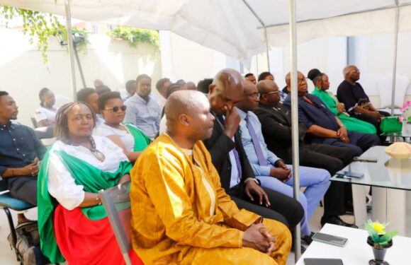 Burundi : le Premier Ministre rencontre la diaspora à Paris, en France