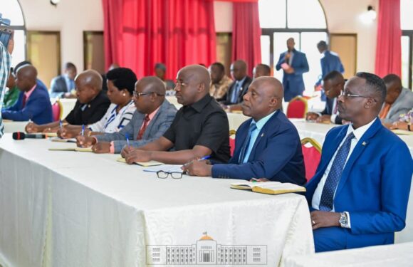 Burundi : Évaluer la planification nationale avec les gouverneurs à Ngozi / Butanyerera