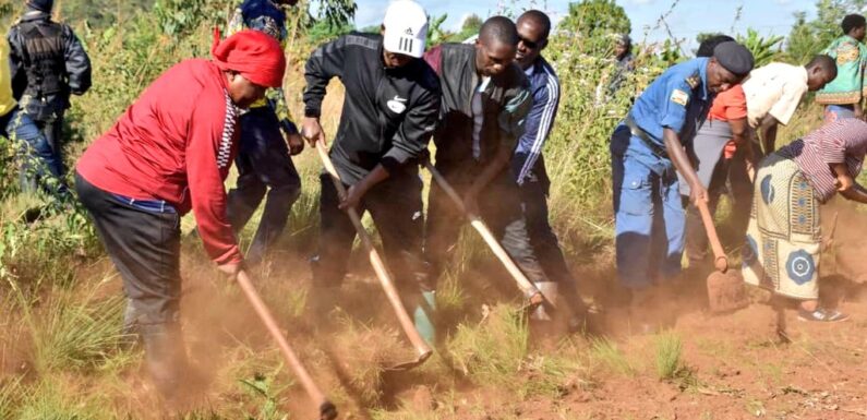 Burundi : TDC – Mobilisation pour l’entretien des routes à Kiyange, Karusi / Gitega