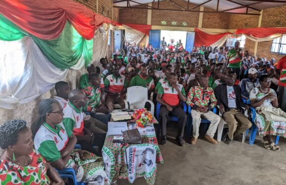 Burundi : Le CNDD-FDD Matana relève les défis locaux avec Mahwa à Ryansoro / Bururi