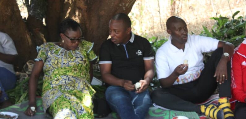 Burundi : Hon. Nkurunziza Fabrice et M. Nibitanga Olivier à la fête communale de Bukemba, Rutana