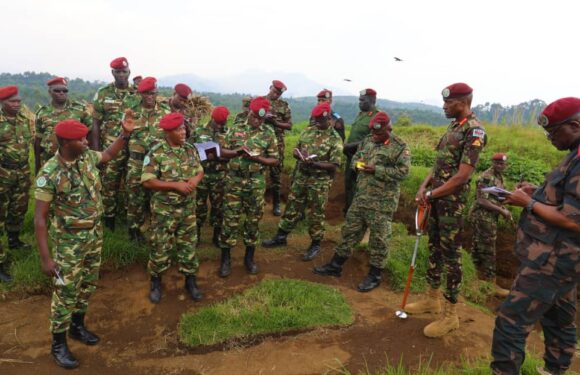 Burundi : Le Général Major Kiugu du Kenya visite le contingent burundais en RDC