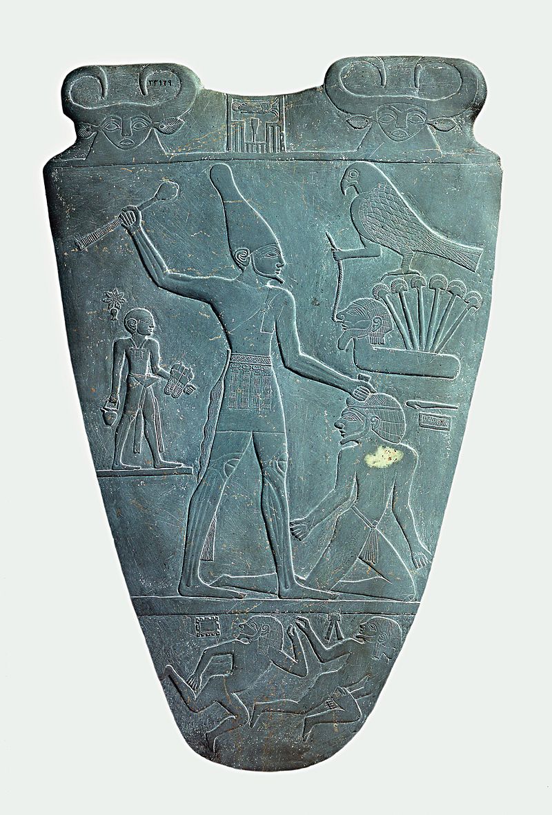800px narmer palette smiting side