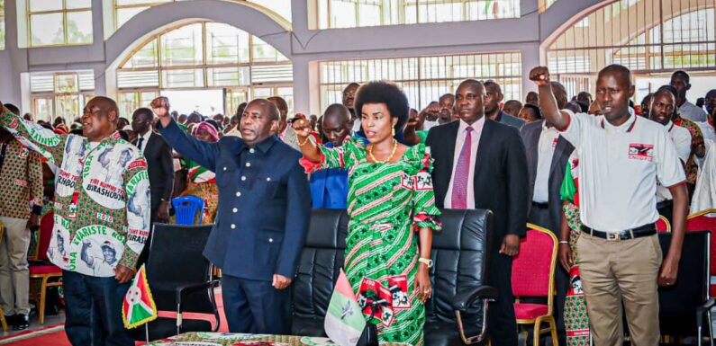 Burundi : Prière Œcuménique CNDD-FDD avec le Couple Présidentiel à Muramvya