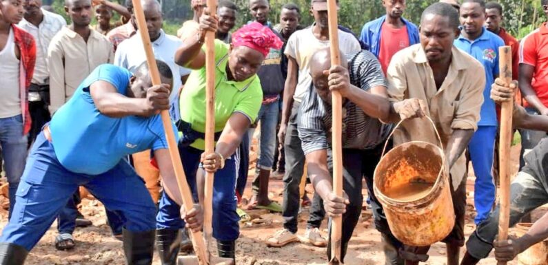Burundi : La vice-présidente du Sénat aux TDC à Kayokwe, Mwaro