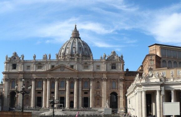 Burundi : Pape François approuve baptême transgenre, cfr LGBT+