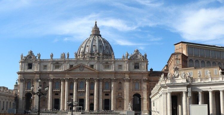 Burundi : Pape François approuve baptême transgenre, cfr LGBT+