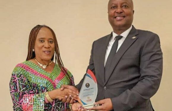 Burundi : Excellence en diplomatie, Shingiro Albert honoré à Maurice.
