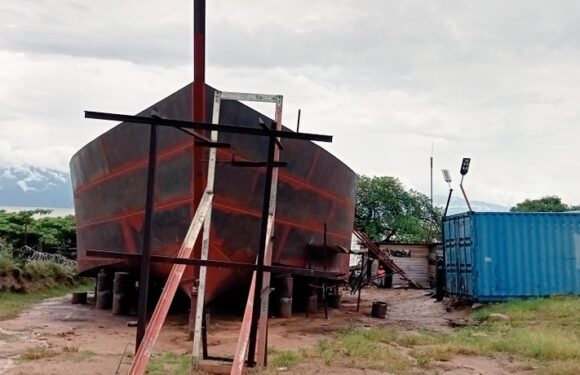 Burundi : La CTSNL rencontre les artisans bâtisseurs de navires à Kabezi.